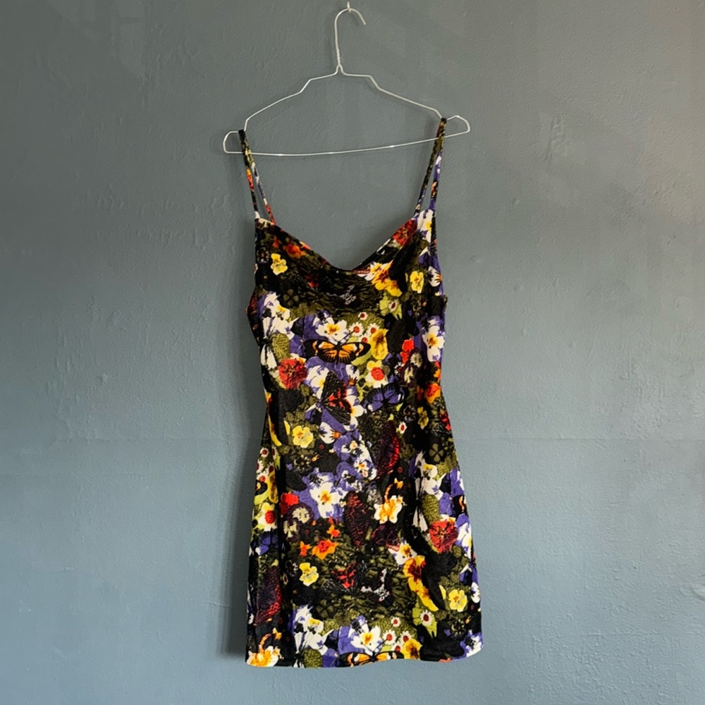 URBAN OUTFITTERS MEDIUM 100% POLYESTER MINI DRESS FLORAL PRINT VELVET FEEL